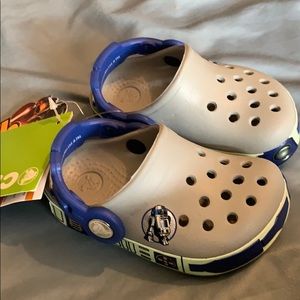 Star Wars toddler crocs 4/5 glow in dark NEW